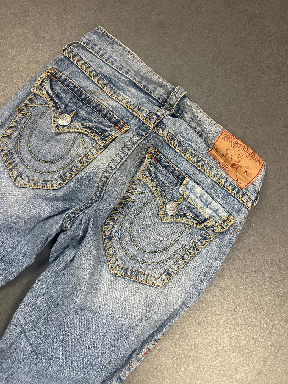 TRUE RELIGION JEANS (W32)