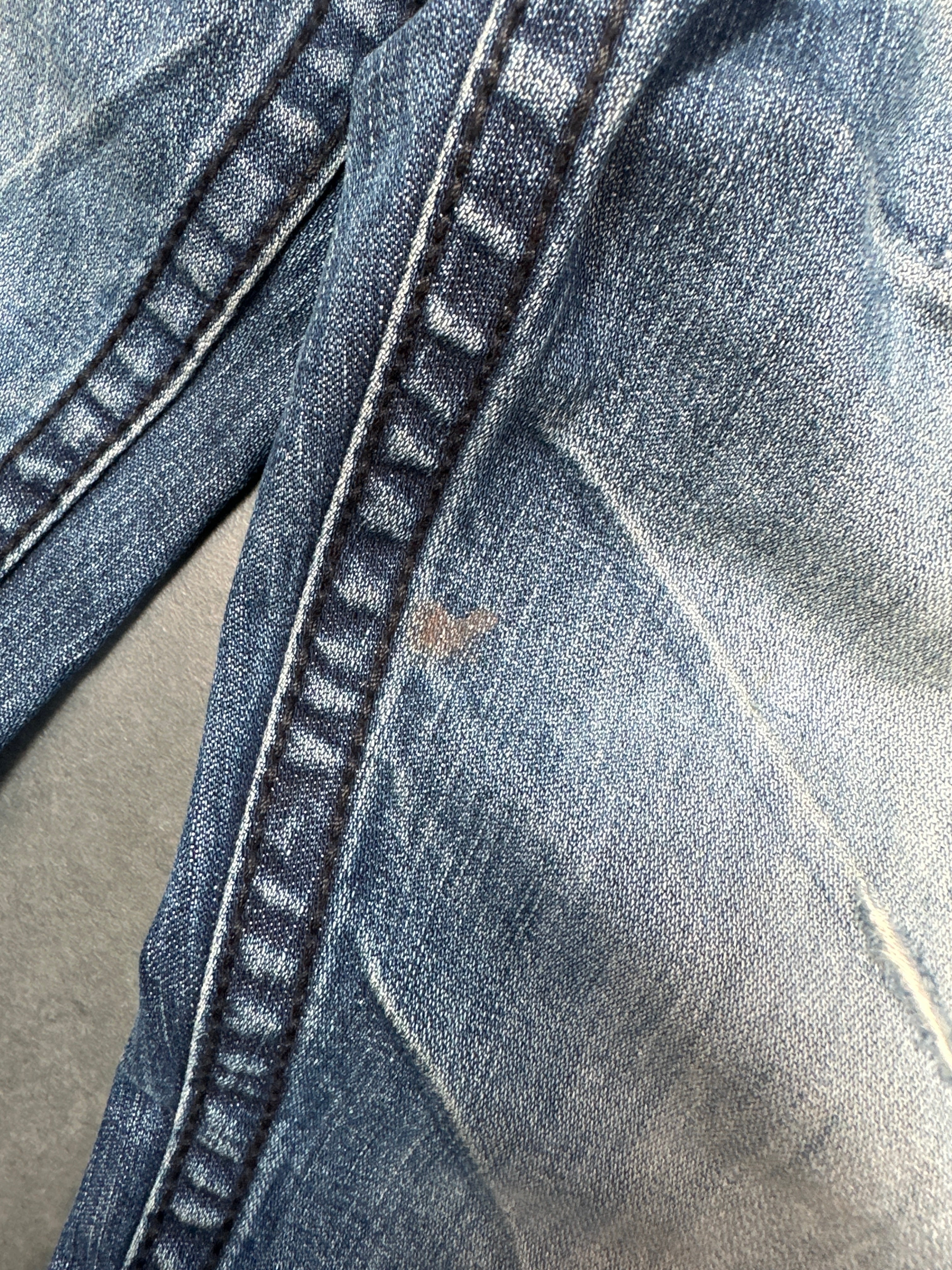 TRUE RELIGION JEANS (W30)