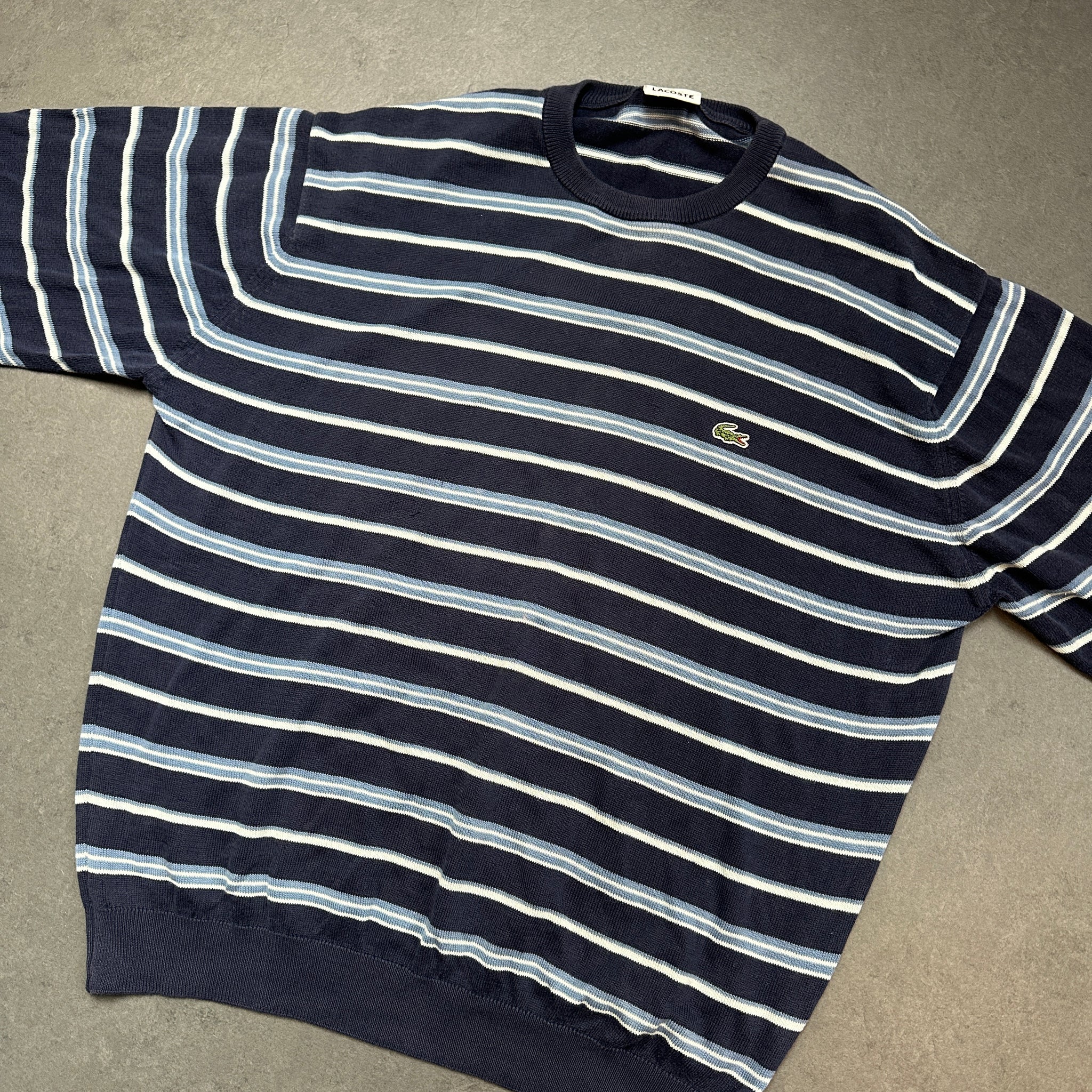 LACOSTE SWEATER (M-L)