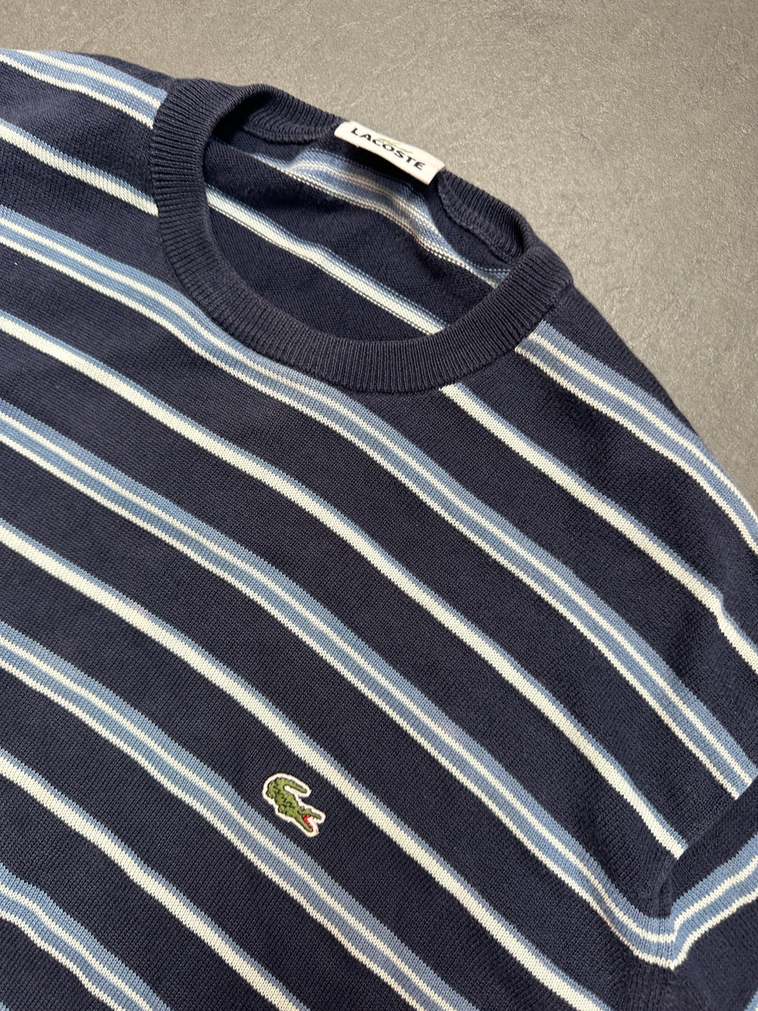 LACOSTE SWEATER (M-L)