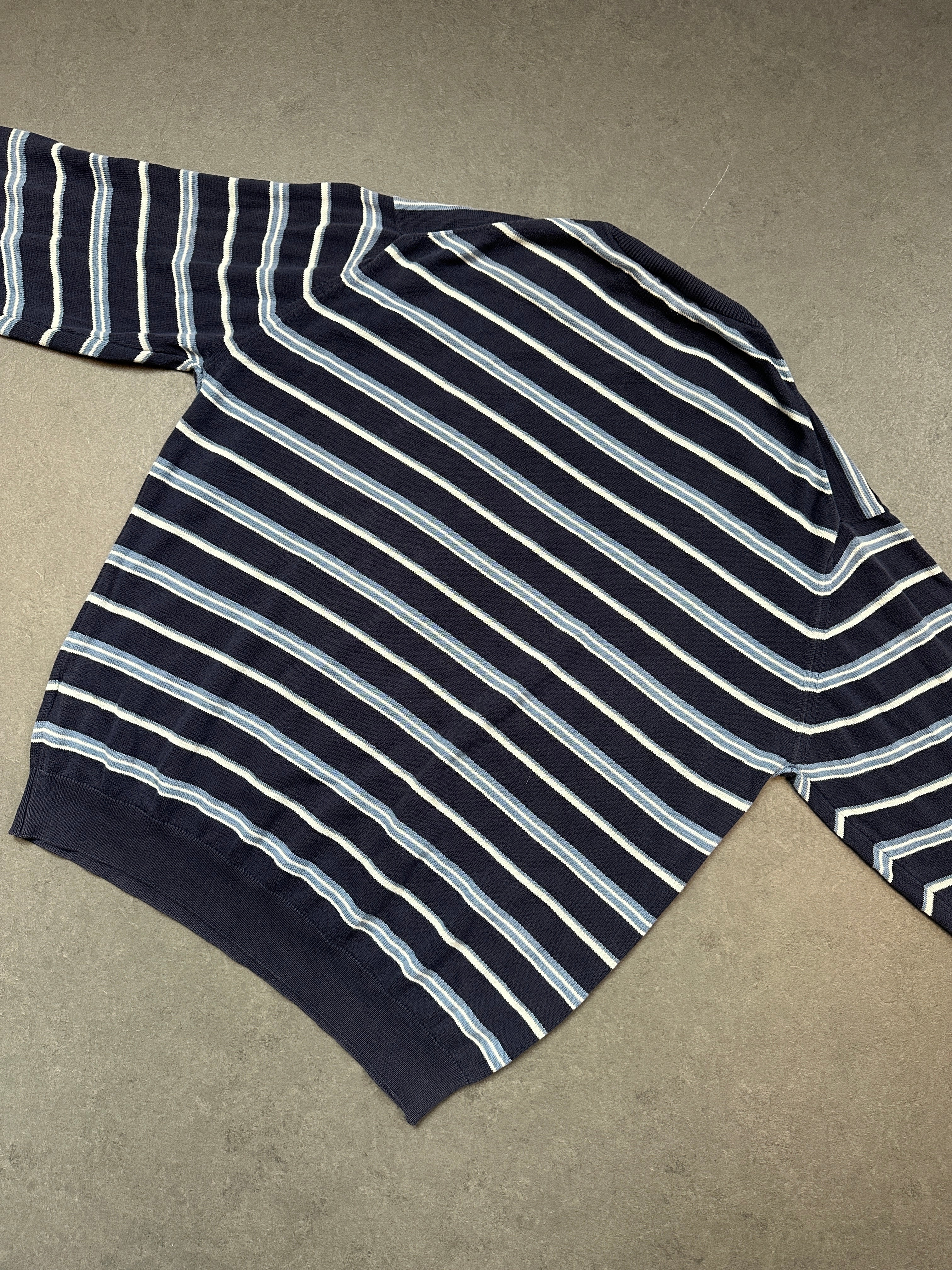 LACOSTE SWEATER (M-L)