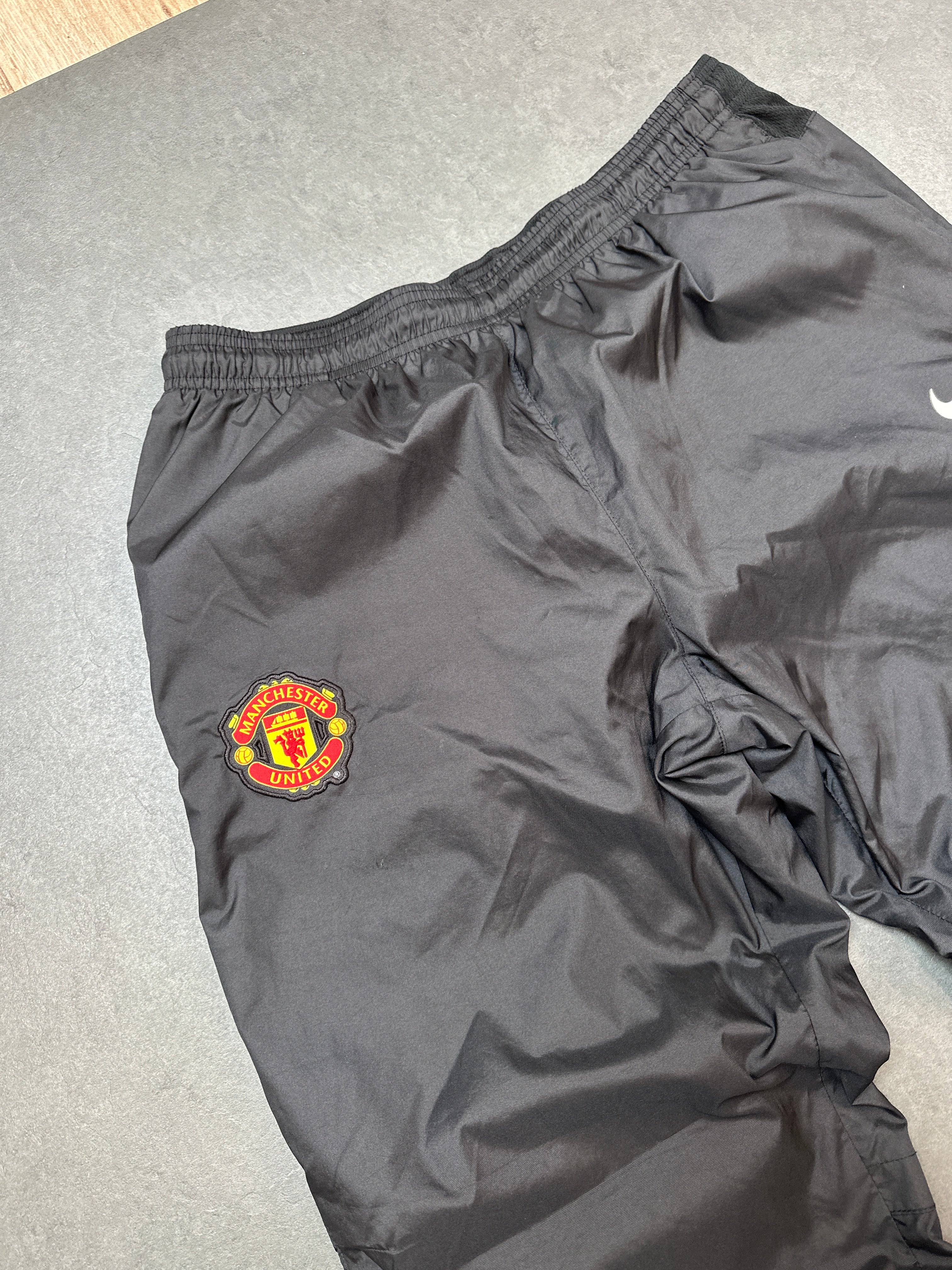 MANCHESTER UNITED TRACKSUIT (XL)