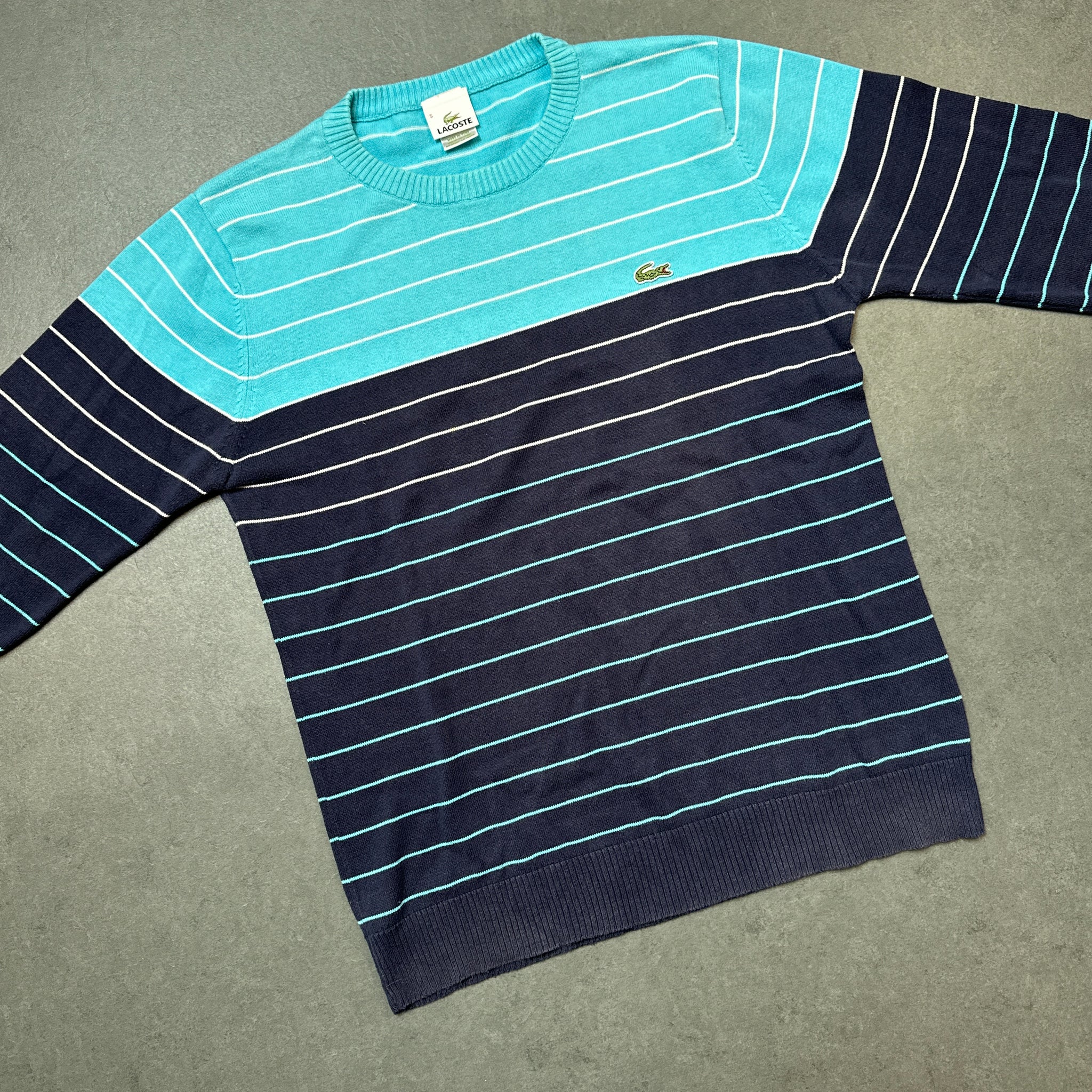 LACOSTE SWEATER (M-L)