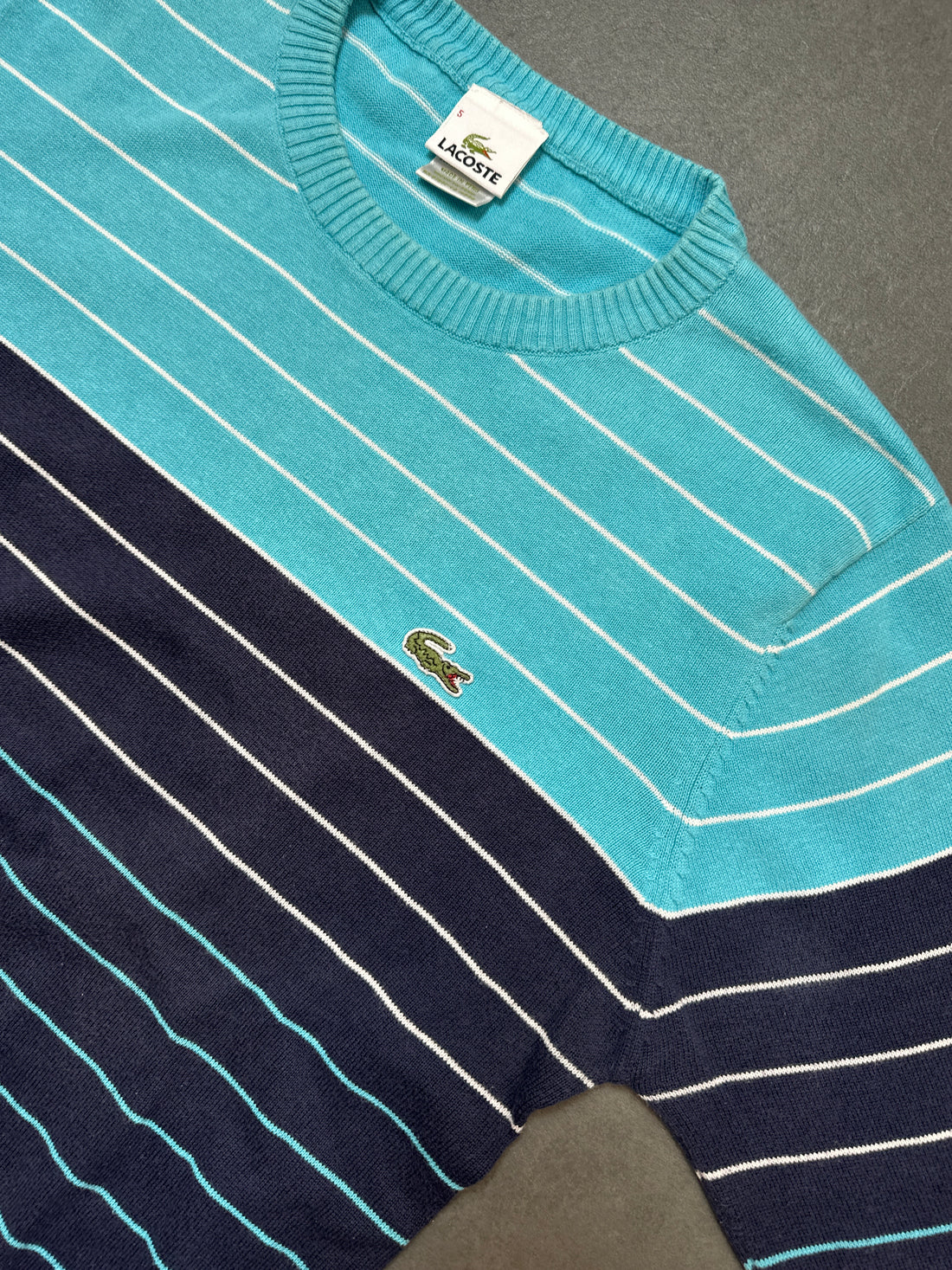 LACOSTE SWEATER (M-L)