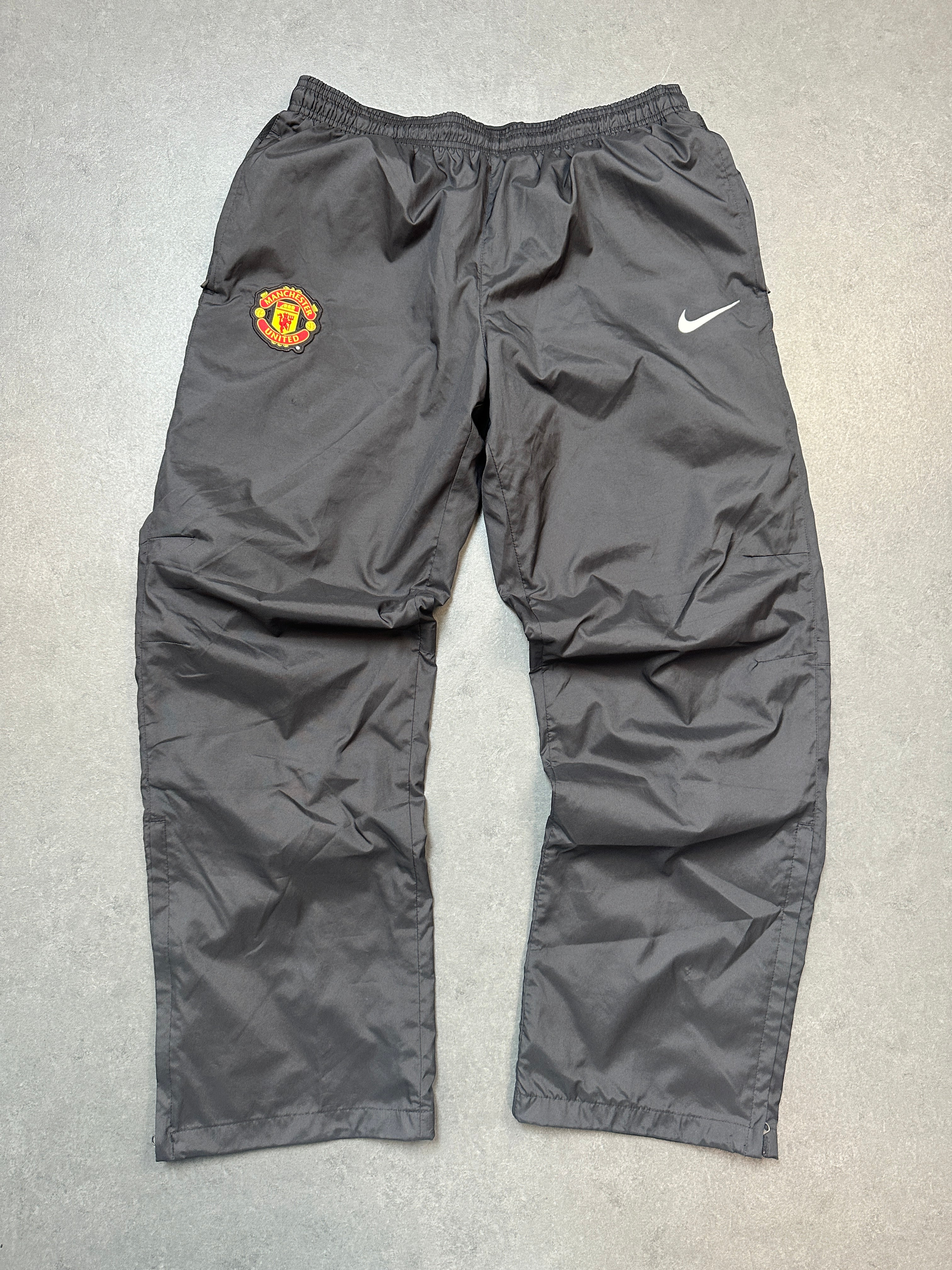 MANCHESTER UNITED TRACKSUIT (XL)