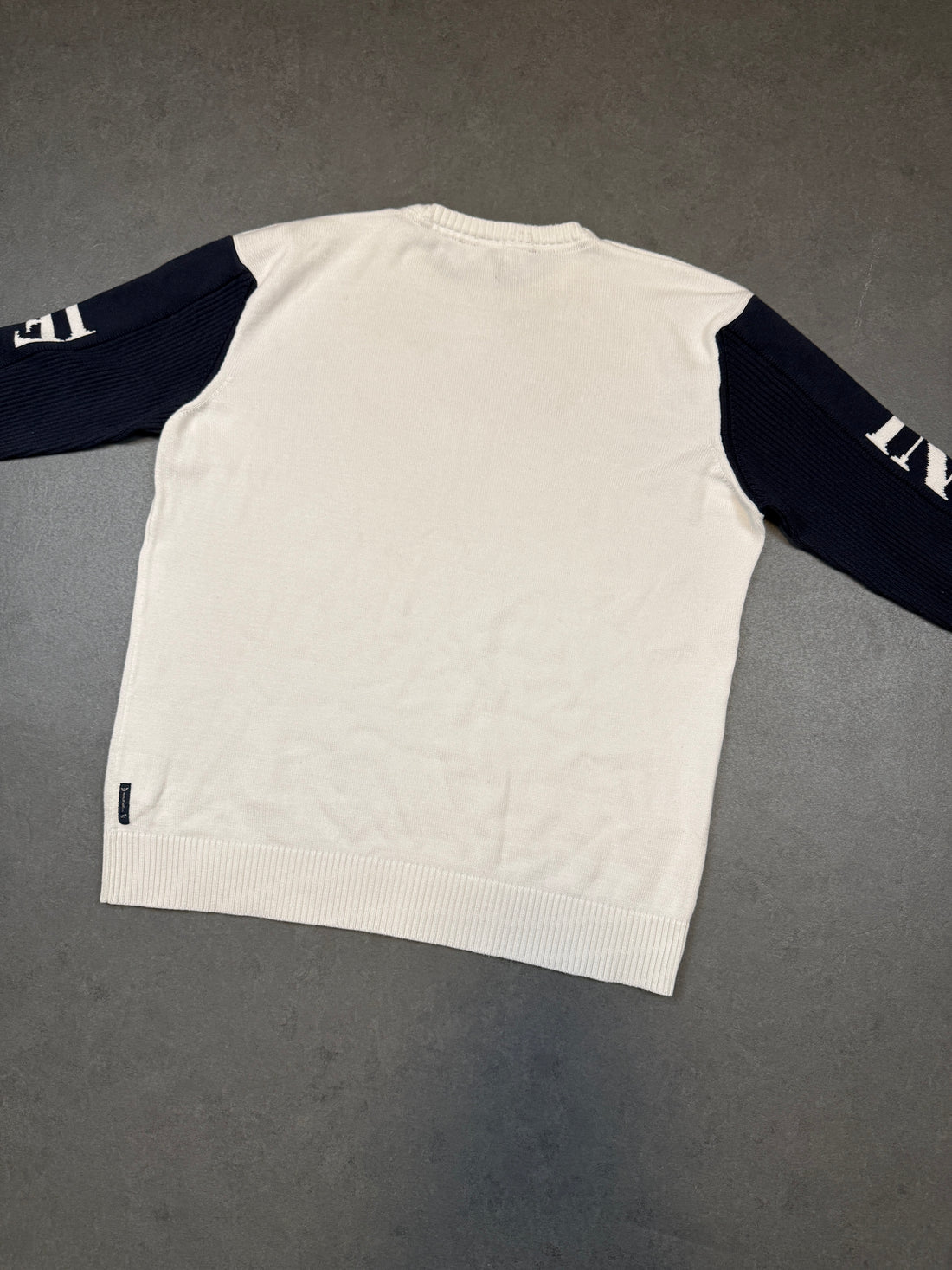 ARMANI SWEATER (L)